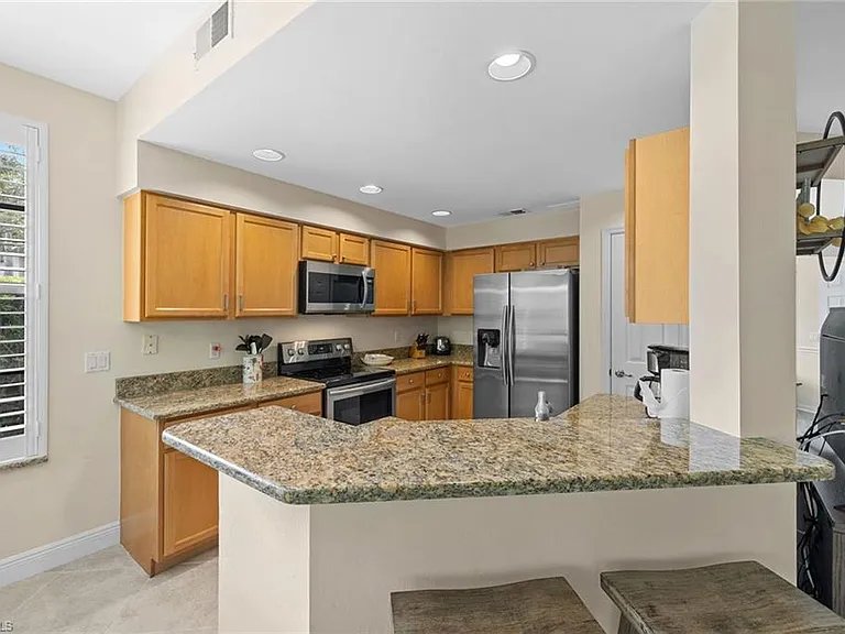 27190 Oakwood Lake Dr #102 — Photo 9