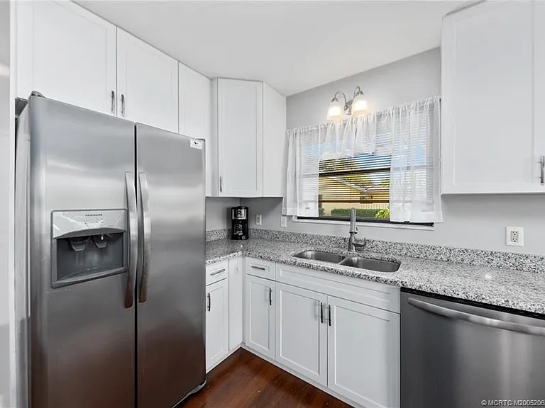 2108 NW Greenbriar Ln — Photo 12