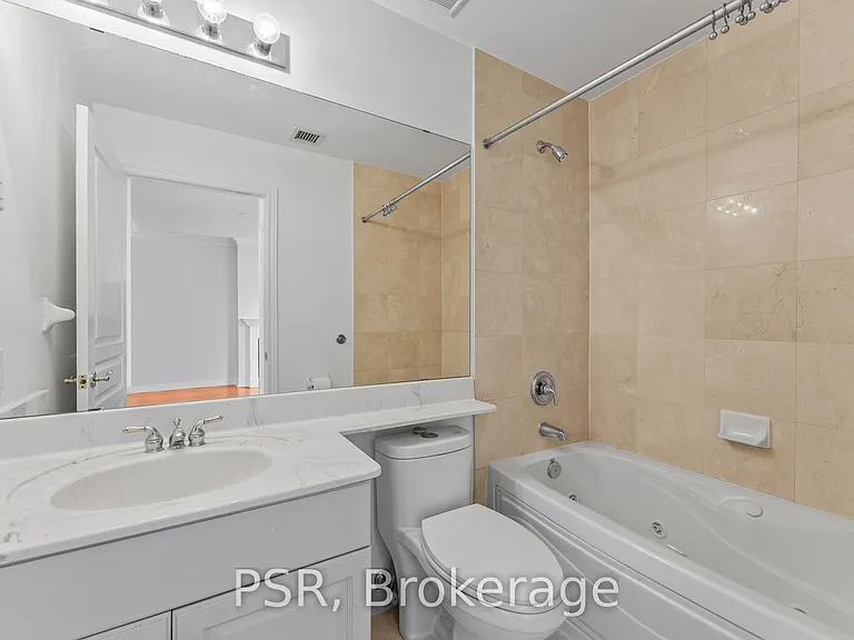 9 Boardwalk Dr #423 — Photo 14