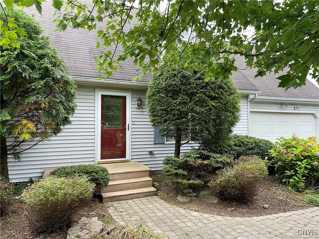 4 bed, 2.0 bath, 1764 sqft, $2,800 — Photo 1