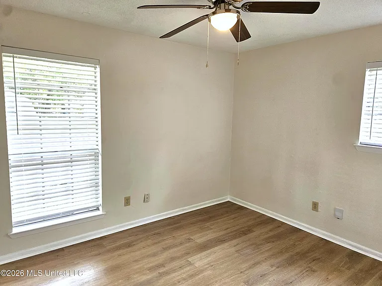 4205 Yosemite Dr — Photo 11