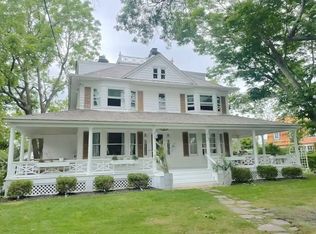37 Browns Ln, Bellport Village, NY 11713