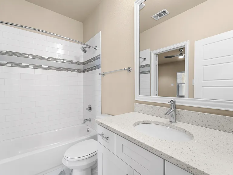 2952 Sheridan Dr — Photo 28