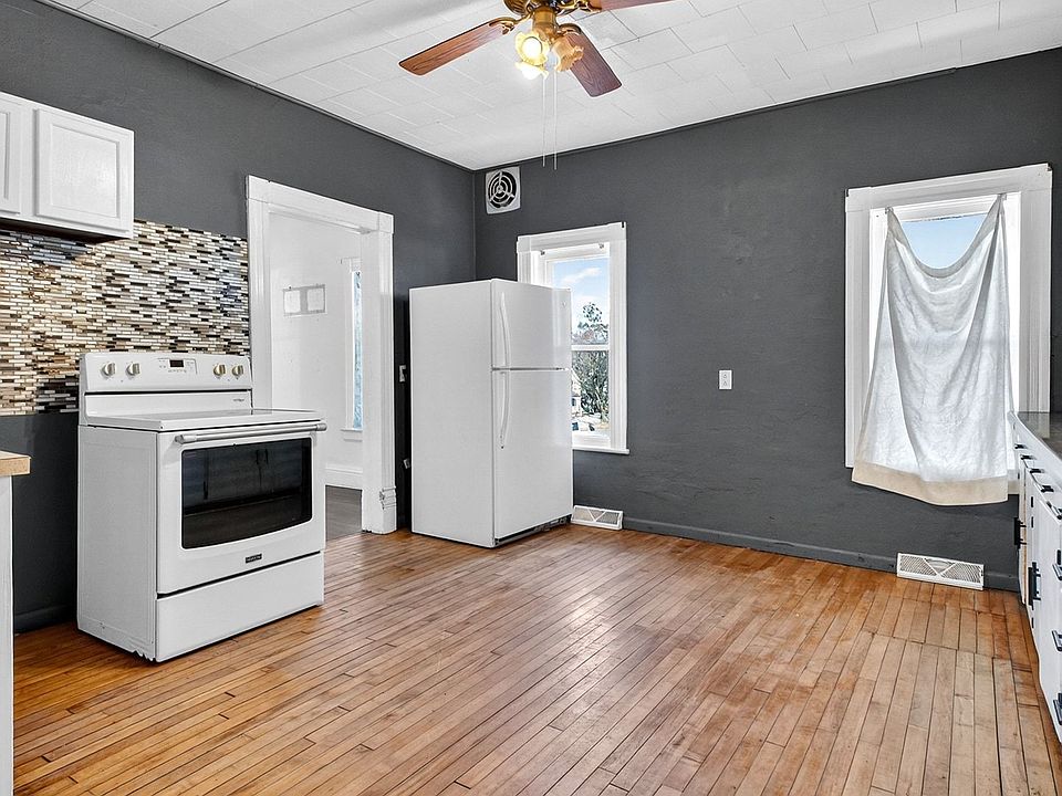 4th image of 23965 Washington Street