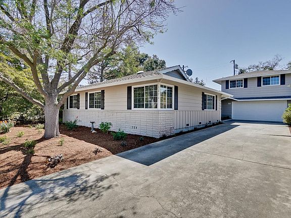 3rd image of 1074 Astoria Dr
