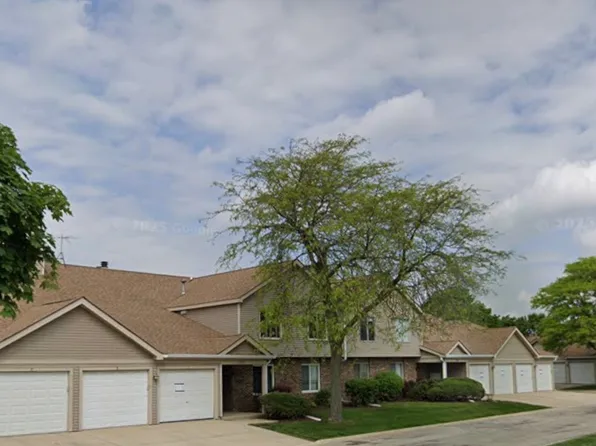 7030 Newport Dr, Woodridge, IL 60517