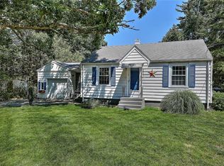 16 Middle Hwy, Barrington, RI 02806
