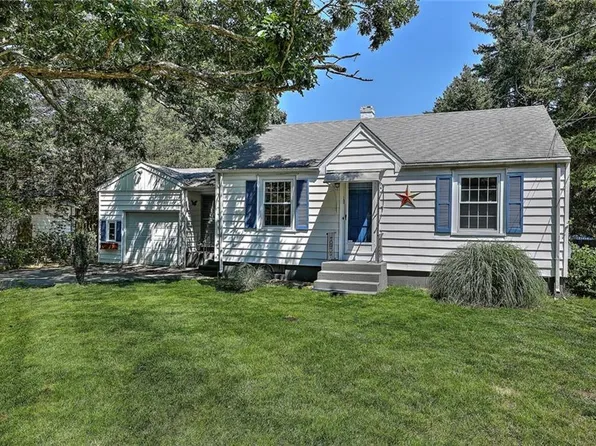 16 Middle Hwy, Barrington, RI 02806