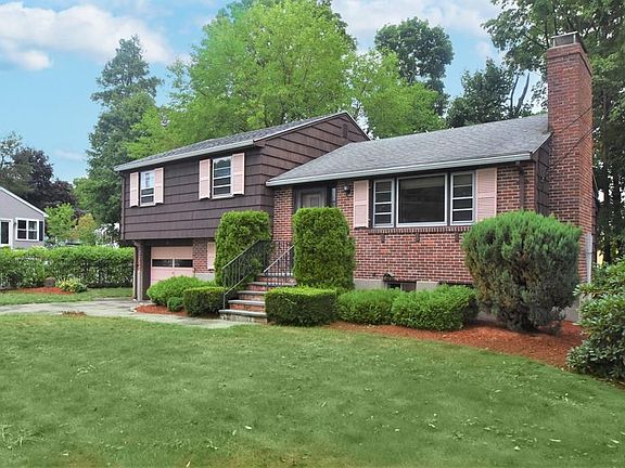 3rd image of 8 Wood Dr