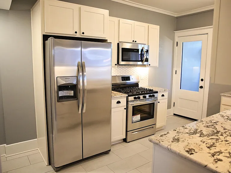 4020 Ingersoll Ave — Photo 6