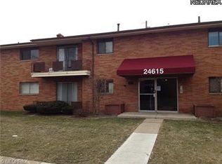 24615 Clareshire Dr APT 102, North Olmsted, OH 44070