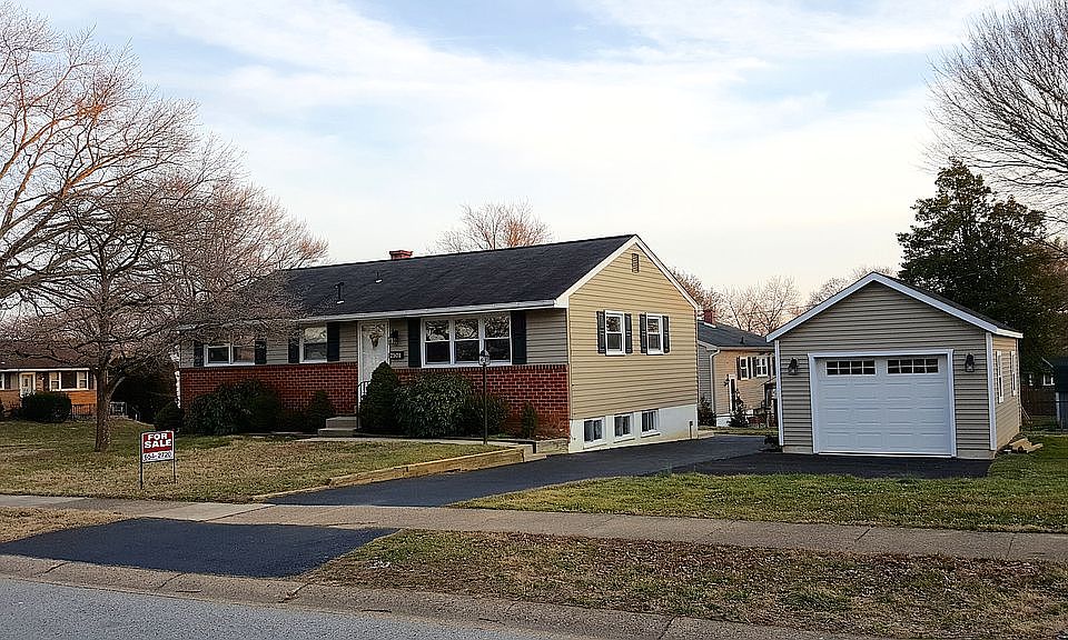 New Amish-Built Garage