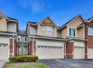 386 Pine Lake Cir, Vernon Hills, IL 60061