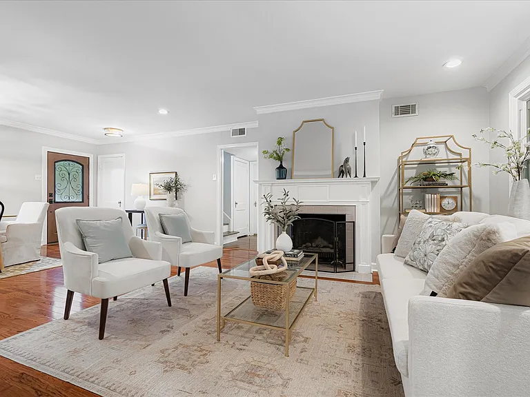 4525 Sequoia Rd — Photo 8