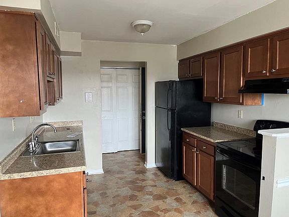 3rd image of 36 Providence Dr