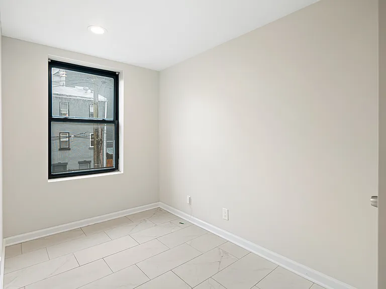 106 W Thompson St #2 — Photo 7