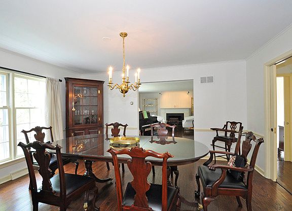 4th image of 810 Green Briar Ln