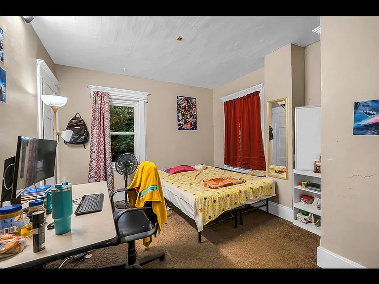 125 Winspear Ave — Photo 6