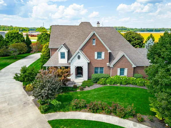 1675 Devonshire Dr, Seymour, IN 47274