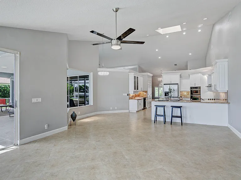 139 Brookhaven Ct — Photo 13