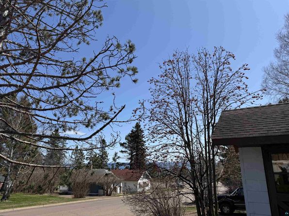 15 8th Ave W, Grand Marais, MN 55604