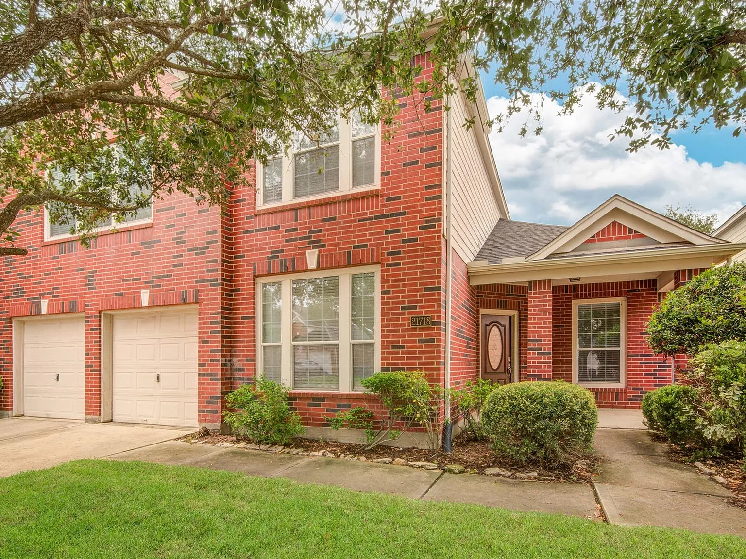 4 bed, 2.5 bath, 2762 sqft, $2,400 — Photo 3