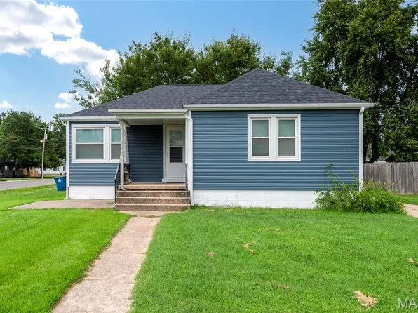 110 W 4th St, Saint Jacob, IL 62281