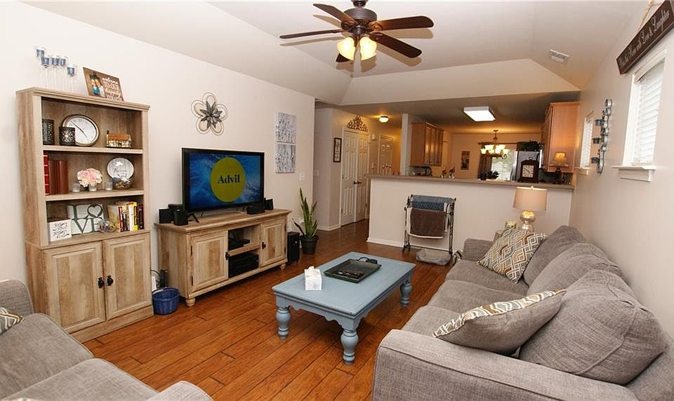 1st image of 15 Hill Crest Cir