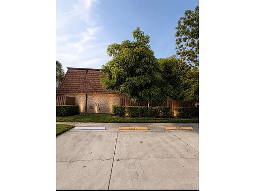1421 14th Ln Photo 1