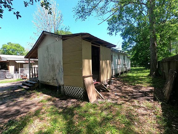 4th image of 16554 Larchwood Dr