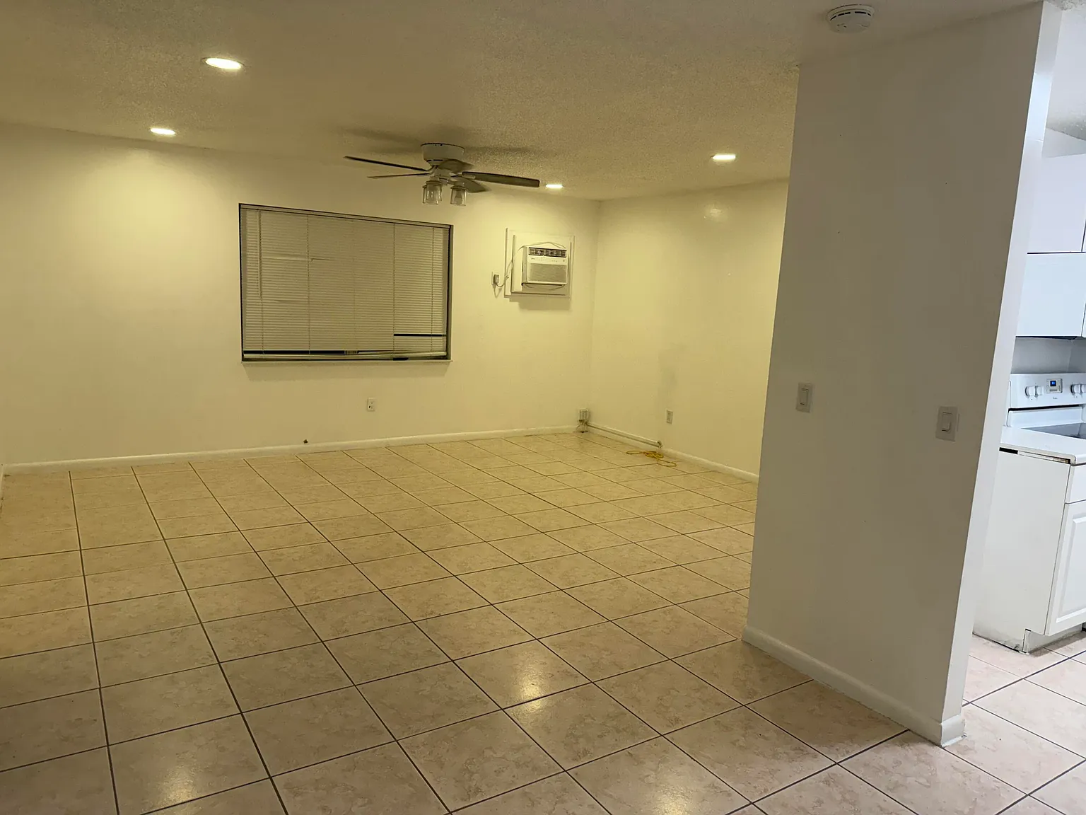 2 bed, 1.0 bath, 2288 sqft, $2,000 — Photo 3