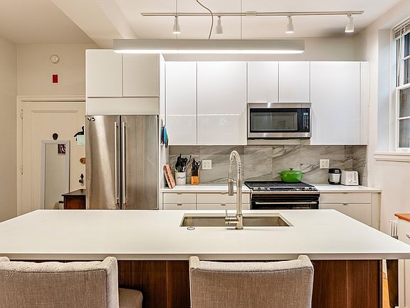 3rd image of 4 Kilsyth Ter APT 14
