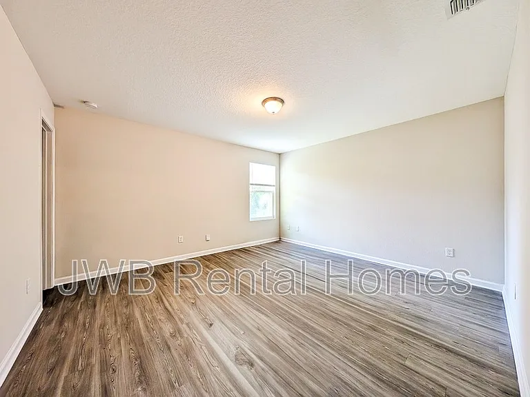 1143 Van Buren St — Photo 8