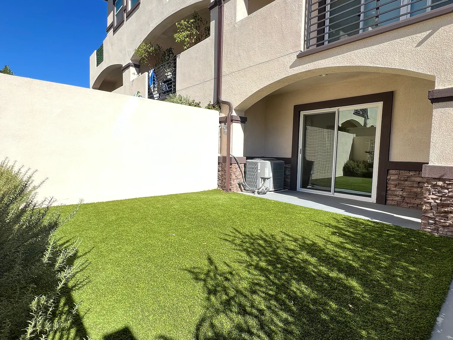 4 bed, 3.5 bath, 2150 sqft, $4,650 — Photo 3