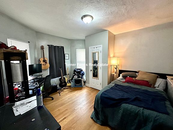 2nd image of 109 Pleasant St #2R
