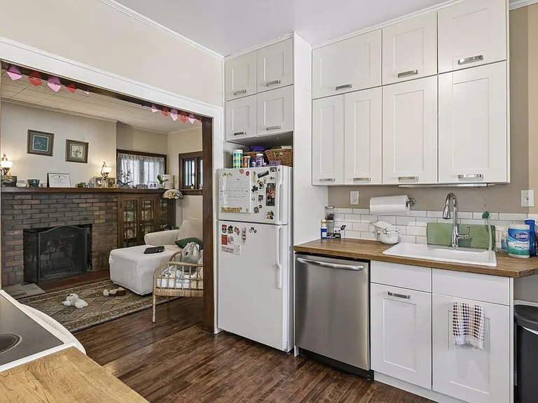 1919 Como Ave SE #1 — Photo 6