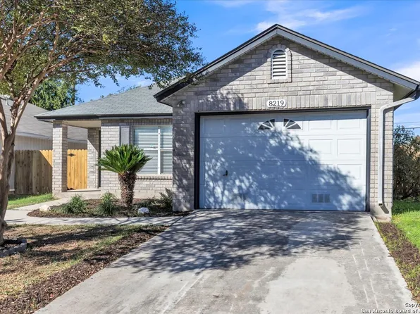 8219 LAUREL BEND, San Antonio, TX 78250