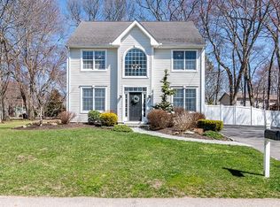 33 Twin Leaf Trl, Saunderstown, RI 02874