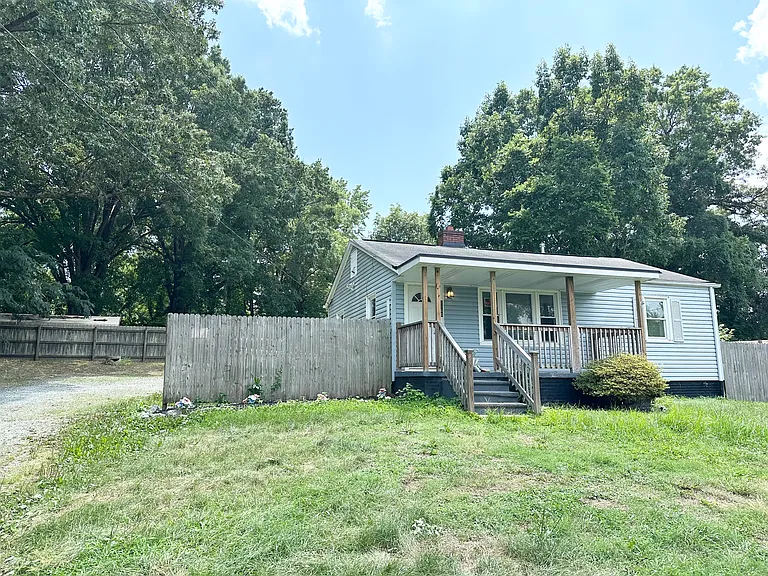 1160 S Riverview Dr — Photo 2