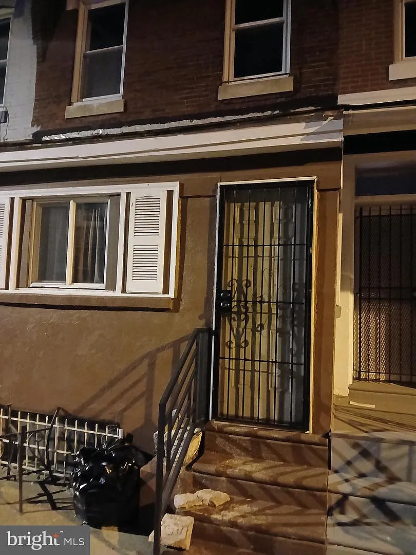 2 bed, 876 sqft, $1,300 — Photo 1