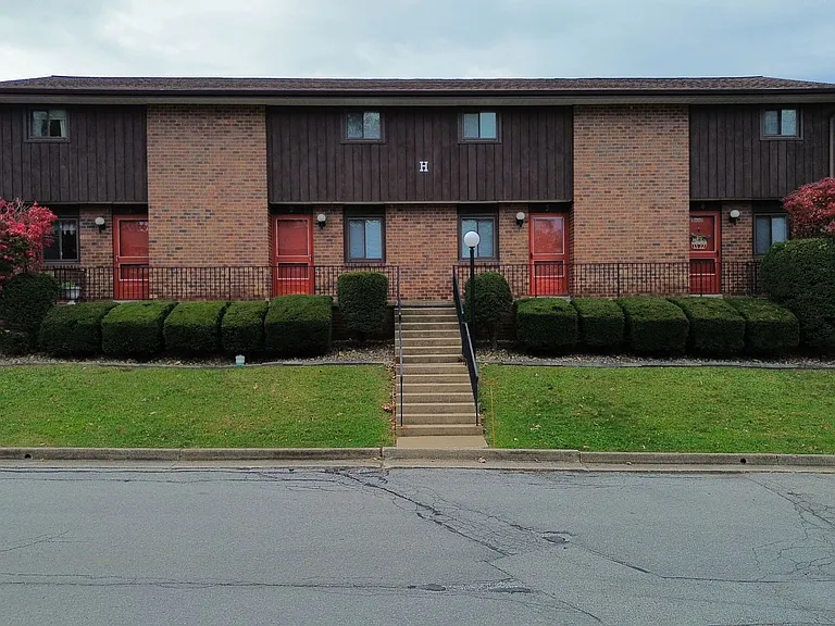 Briarwood Townhomes — Photo 22