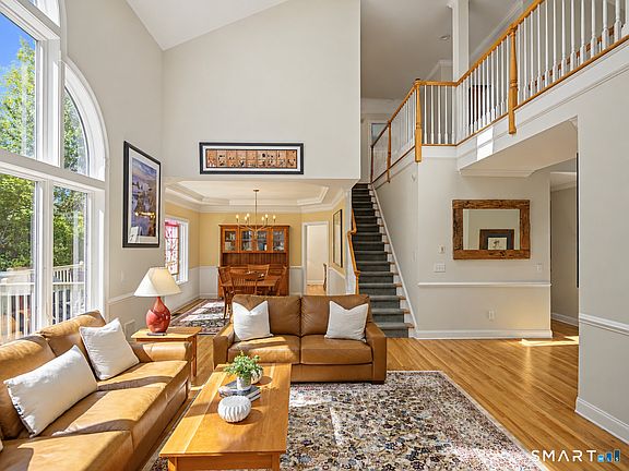 3rd image of 5 Lancaster Court