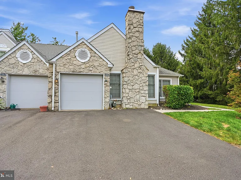 7 Walton Ct — Photo 31