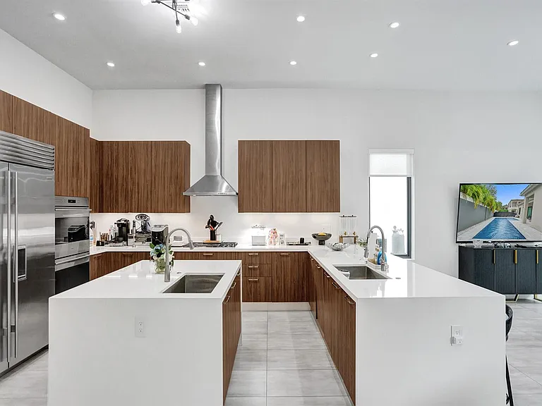 5663 Brookfield Cir W — Photo 21