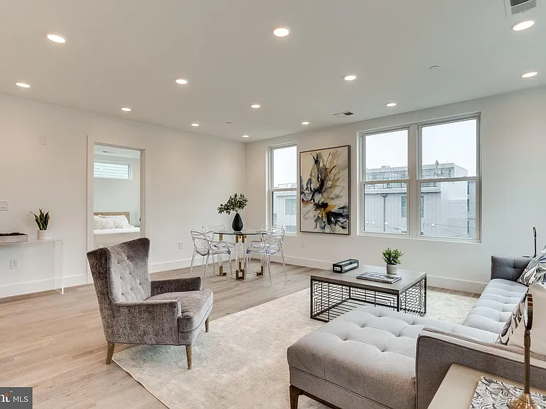 646 Newton Pl NW #303 — Photo 6