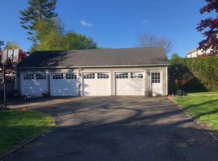 53 Oldfield Rd, Fairfield, CT 06824