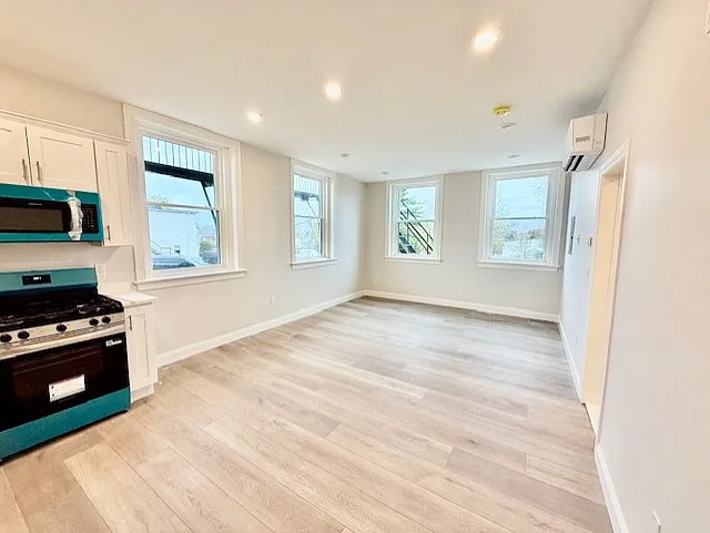 220 Winthrop St #201 — Photo 6