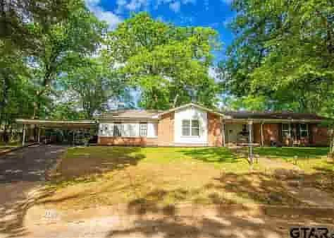2110 Inwood Cir — Photo 1