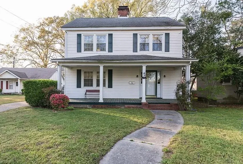 4 bed, 1.5 bath, 1950 sqft, $2,200 — Photo 1