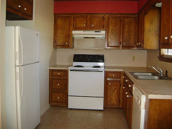 3rd image of 210 Fuller St #B